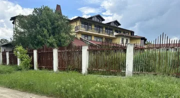 Продават апетитен хотелски комплекс, цената пада