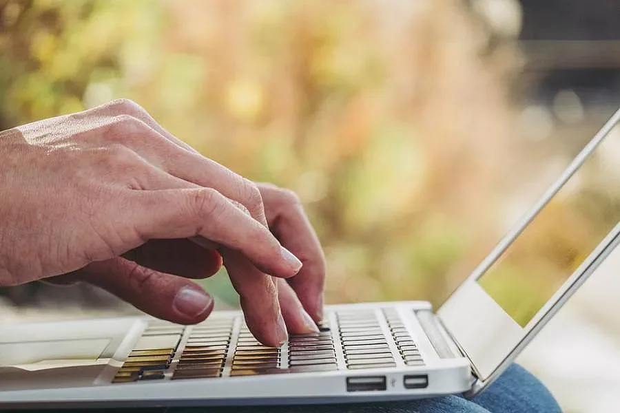 Не остана скрито! Ето кой тайно ви чете имейлите