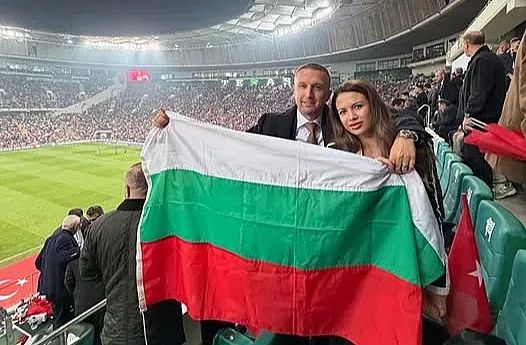 Кметът на Белица развя в Бурса българския флаг