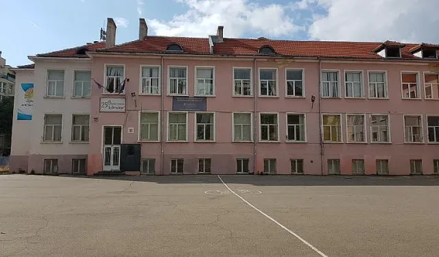 Първо училище включи в час изкуствения интелект. Резултатът