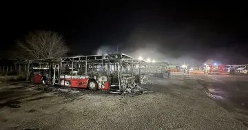 Мощен пожар изпепели общински автобуси в Костинброд
