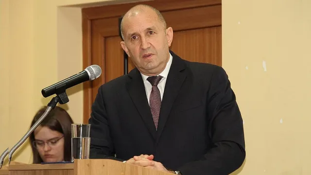 Парламентът поряза поредния опит на Радев да бави еврото