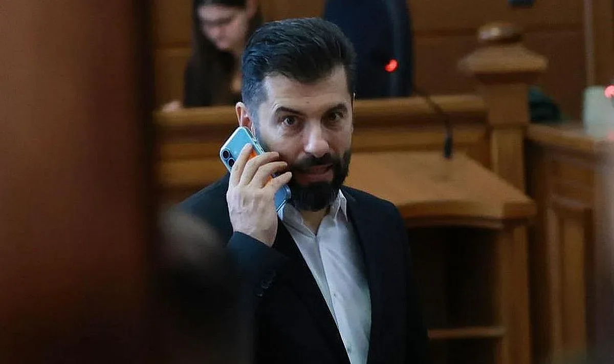 С отлагане за януари тръгна делото на Кирил Петков