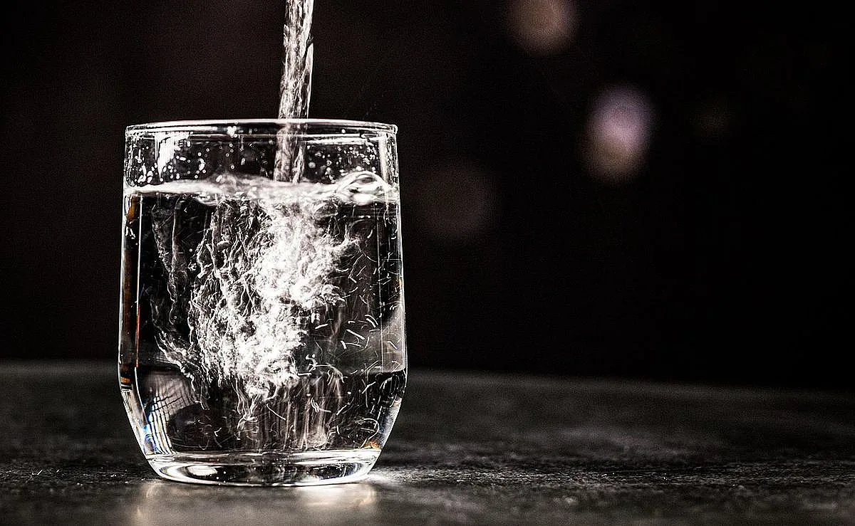 Кардиолози казаха може ли питейната вода да смъкне кръвното