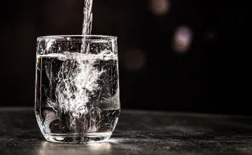 Кардиолози казаха може ли питейната вода да смъкне кръвното