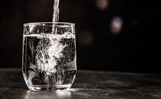 Кардиолози казаха може ли питейната вода да смъкне кръвното