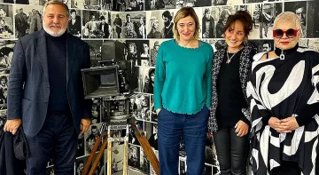 Сестрата на Карла Бруни очарова БГ публиката