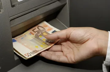 Банкоматите спират за 2 часа и половина. Причината