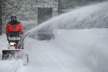 Зимата настъпва! Сняг затрупа голяма европейска страна