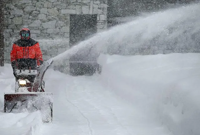 Зимата настъпва! Сняг затрупа голяма европейска страна