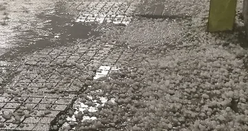 Ноемврийска градушка засипа български град