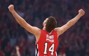 Везенков блести при победа на Олимпиакос в Евролигата