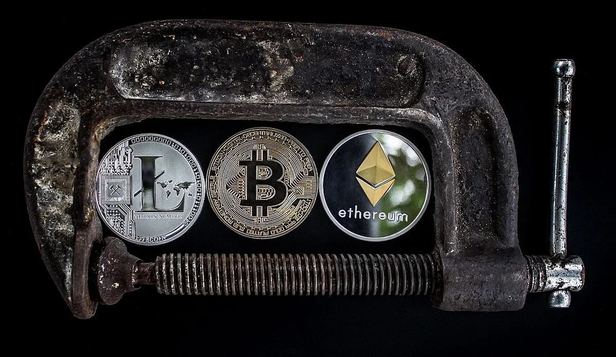 Биткойнът се срина, криптопазарът е в свободно падане