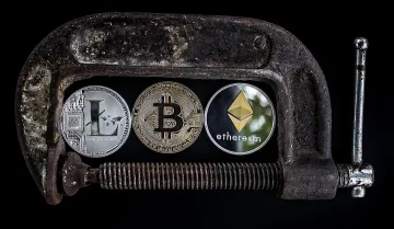 Биткойнът се срина, криптопазарът е в свободно падане