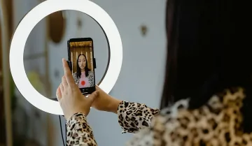 Голяма промяна за потребителите на ТикТок. Свързана е с AI видеоклиповете