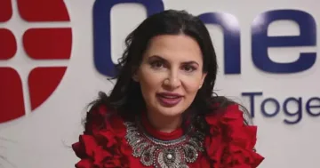 Обратно броене за имоти на криптокралицата Ружа