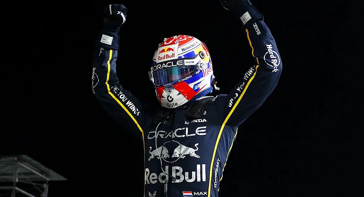 Победа на Верстапен и драмата за титлата във Формула 1 продължава