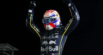 Победа на Верстапен и драмата за титлата във Формула 1 продължава