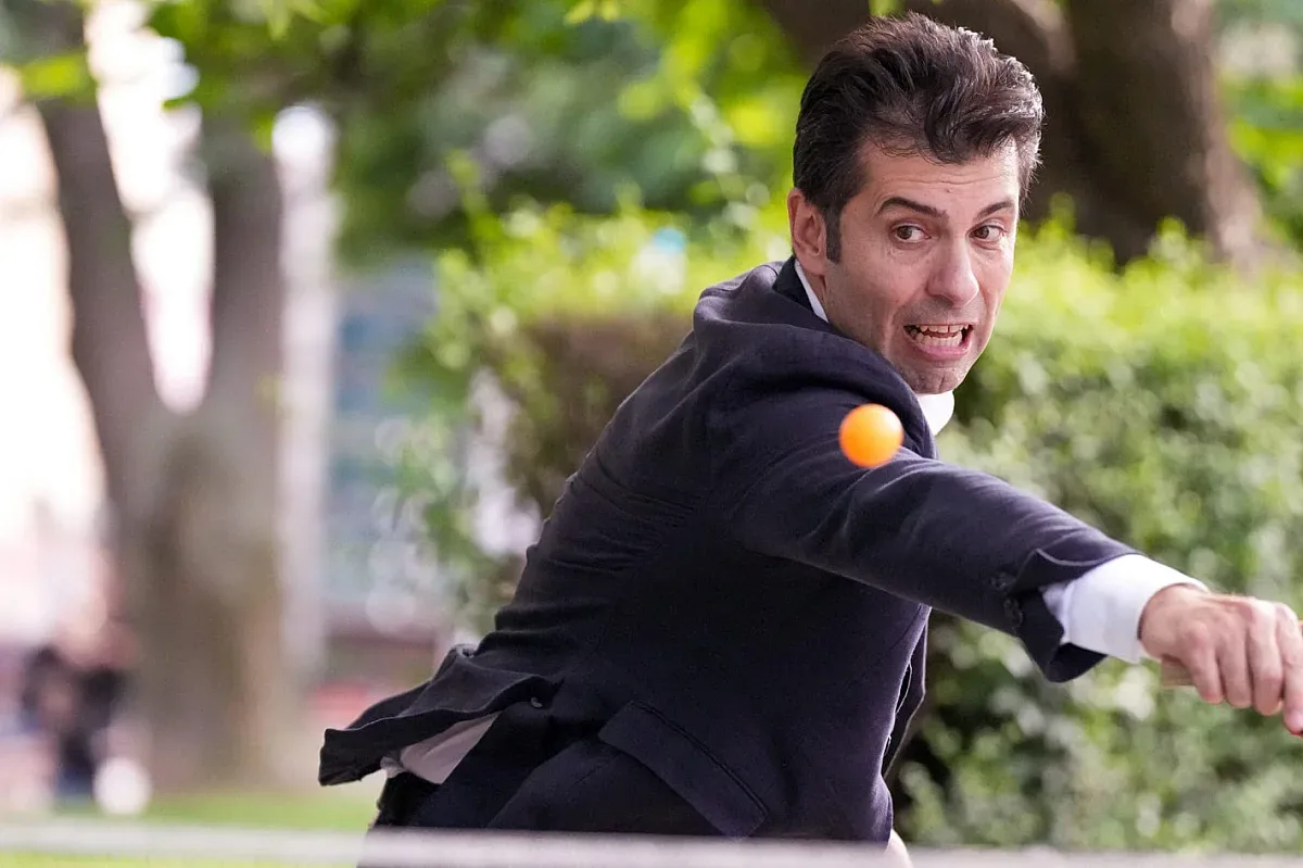 Кирил Петков стана рано в събота и прати люта закана към Борисов