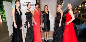 Диаманти и дантели по червения килим в София