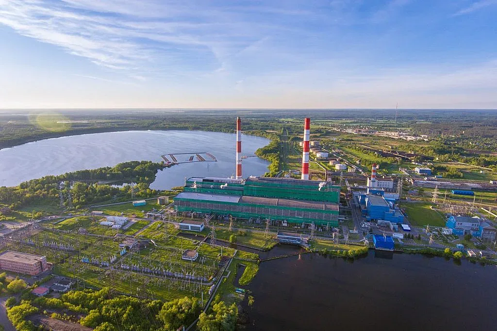 Мощен удар на Украйна!  ТЕЦ край Москва гори, хиляди на студено