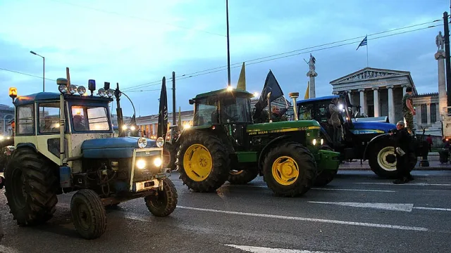 Гърция вади тракторите. Пълна блокада