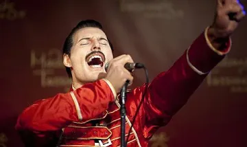 Фреди Меркюри имал 4 зъба повече, обожавал котките