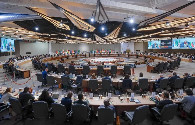 Невиждана среща на Г-20. Смях, гафове и пиронът на Макрон  