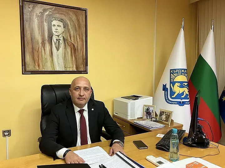 Ерол Мюмюн смаза Терзиев. Показа му как се управлява