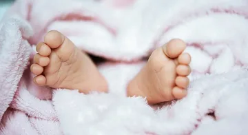 Разкриха "фабрика за бебета" в Гърция. Българската следа