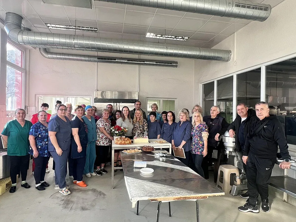 Галина Стоянова към екипа на „Кухня-майка“: „Благодаря ви за десет години грижа за децата на Казанлък!“