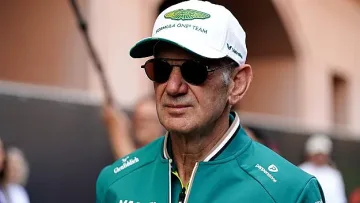 Легенда поема Астън Мартин във Формула 1