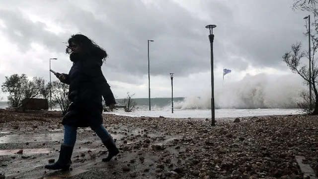 Драматична ситуация в Гърция! Огромни щети, пътища са под вода, откъснати са села