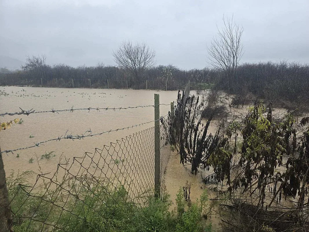 Потопът продължава! Бедствено положение в още една община