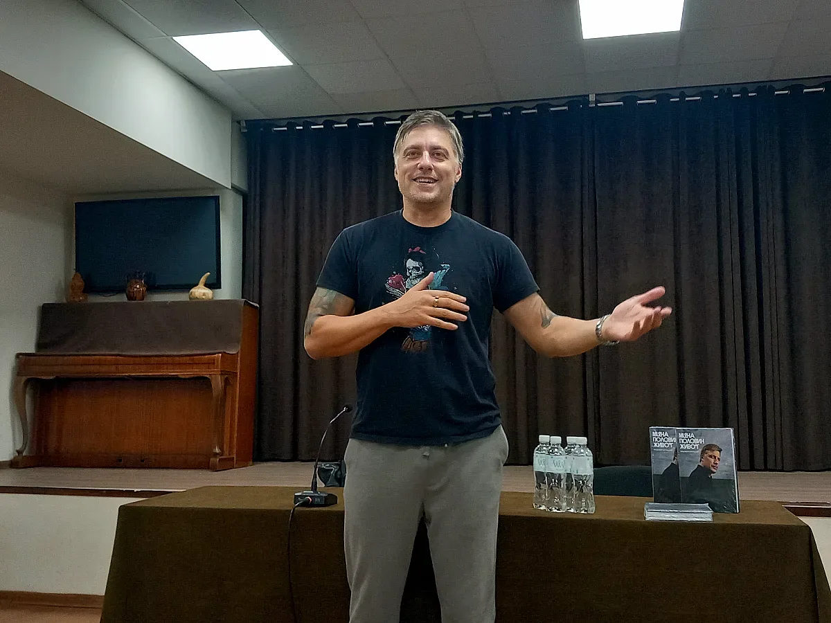 Владимир Карамазов представи книгата си „Мина половин живот“