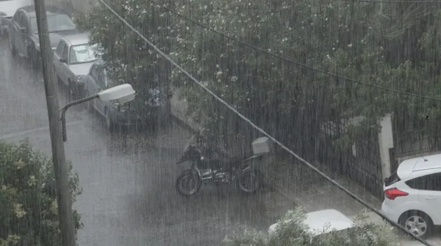 Ураган и срутен мост в Гърция. Удавени животни и наводнени ниви