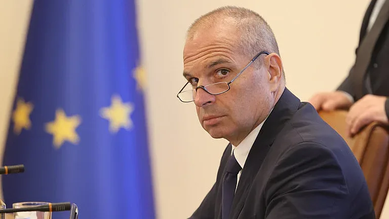 Караджов: Постъпиха 5 оферти за извършване на пътнически превози с жп транспорт