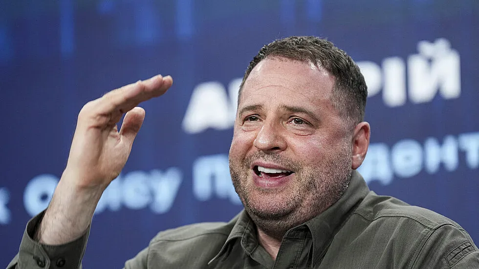 Скандалът в Украйна трещи! Изгоря най-близкият до Зеленски