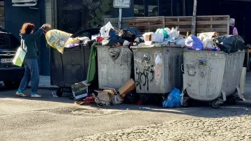 Още три района в София потъват в боклук. Кризата расте