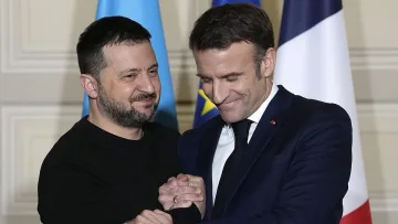 Зеленски спешно при Макрон. Причината