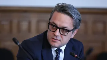 Биков предупреди, че парите свършват и подигра големия фокусник