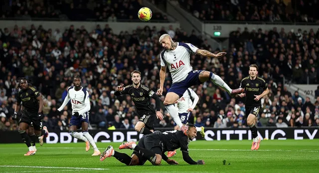 Тотнъм се сгромоляса срещу Фулъм в лондонско дерби