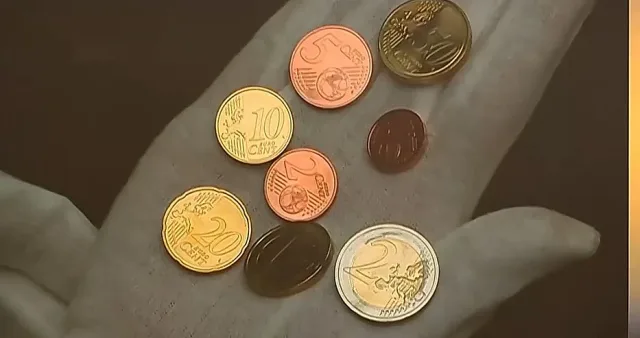Първите евромонети вече са на пазара