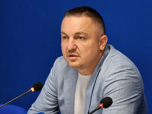 Портних с разкрития! Изобличи фалшивите герои