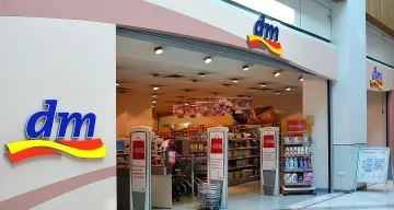 Giving Friday на dm събра рекордните 71 000 лева за „Майка и бебе“ в Габрово