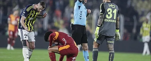 Драма и екшън в голямото дерби на турския футбол 