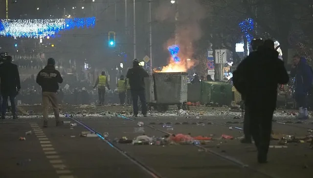 Тежък упрек: Улицата се използва за пътя на Радев към властта!