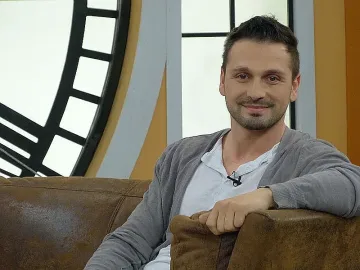 Александър Сано става водещ на ново риалити