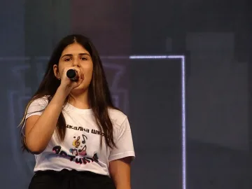 Да помогнем на Бояна: след 10 години борба със сколиозата ѝ предстои решаваща операция