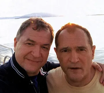 Изловиха ги! Бобоков и Божков заговорничат в тузарско заведение